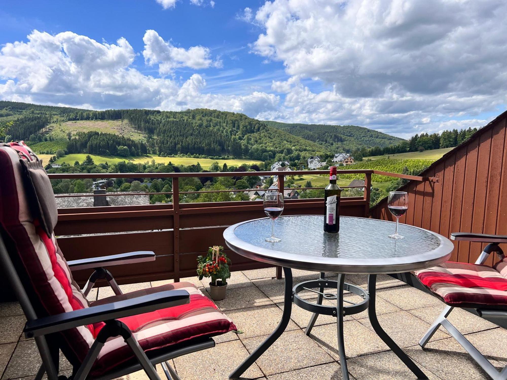 Gemuetliche 3-Zimmer-Wohnung Mit Panoramablick Und Kostenlosem Ueberdachten Parkplatz Winterberg Bagian luar foto