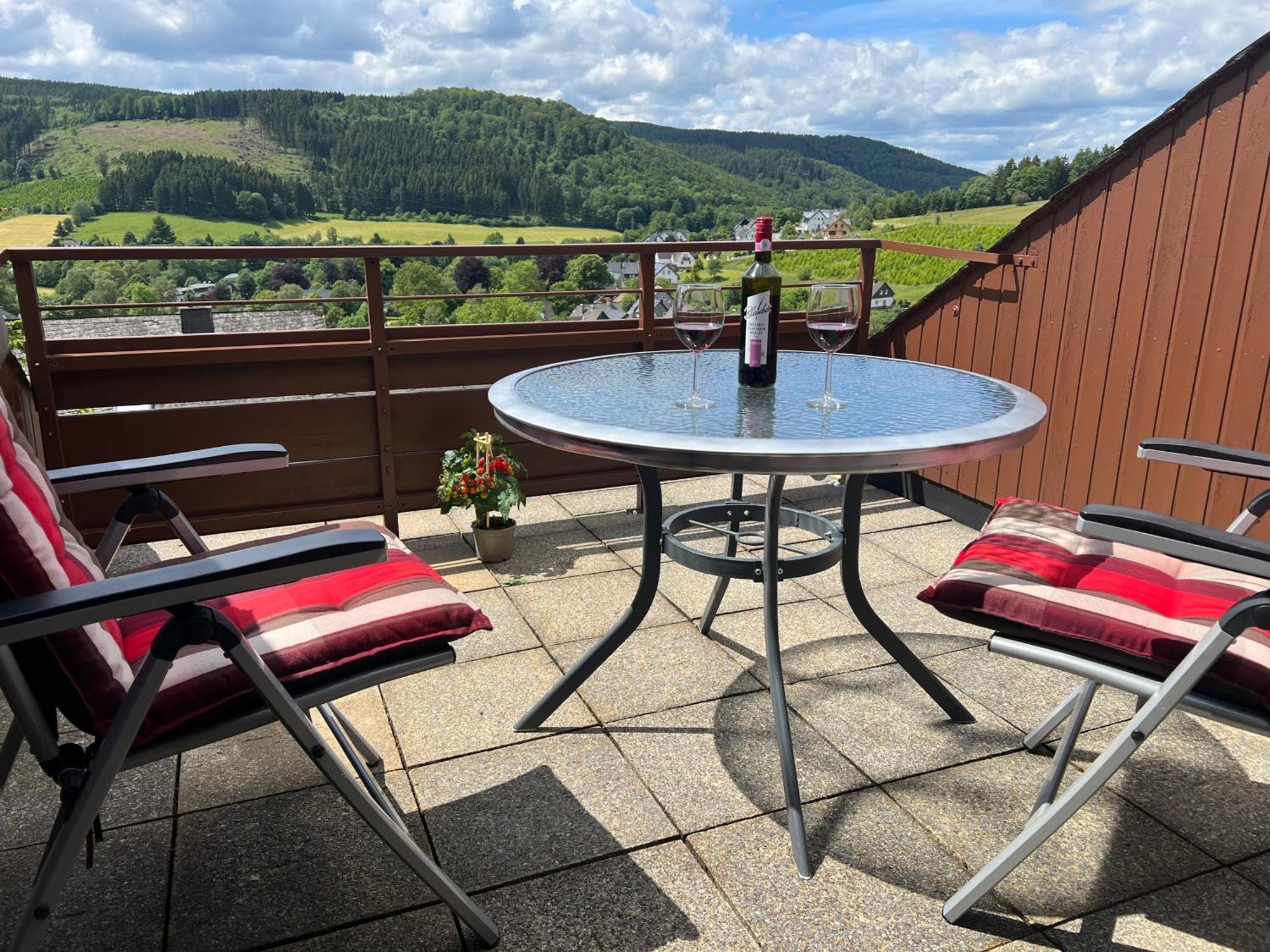 Gemuetliche 3-Zimmer-Wohnung Mit Panoramablick Und Kostenlosem Ueberdachten Parkplatz Winterberg Bagian luar foto